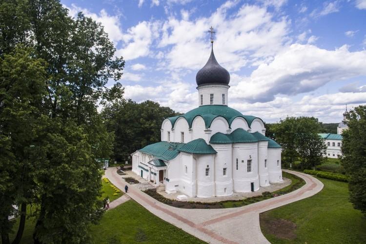 От монастырской тишины к царскому великолепию