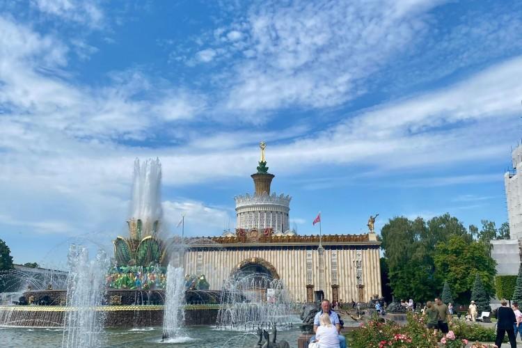 Путешествие в Москву: ВДНХ и Палеонтологический музей