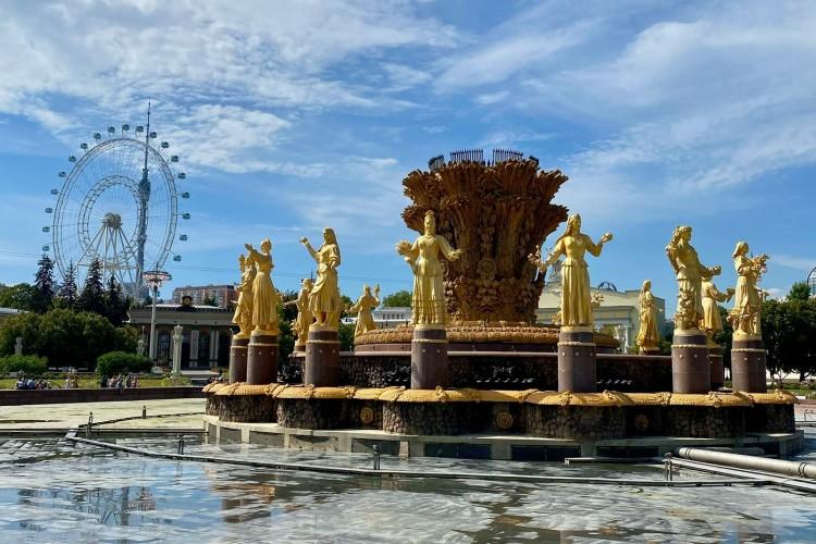 Путешествие в Москву: ВДНХ и Палеонтологический музей