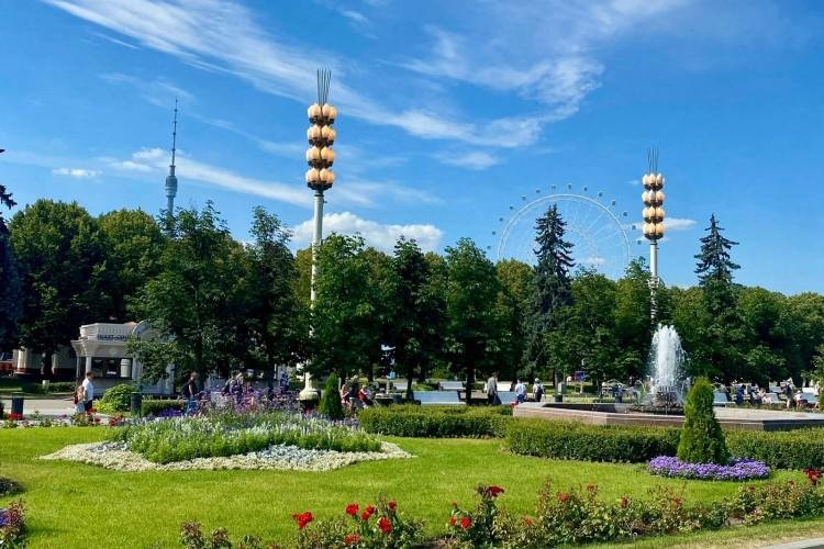 Путешествие в Москву: ВДНХ и Палеонтологический музей