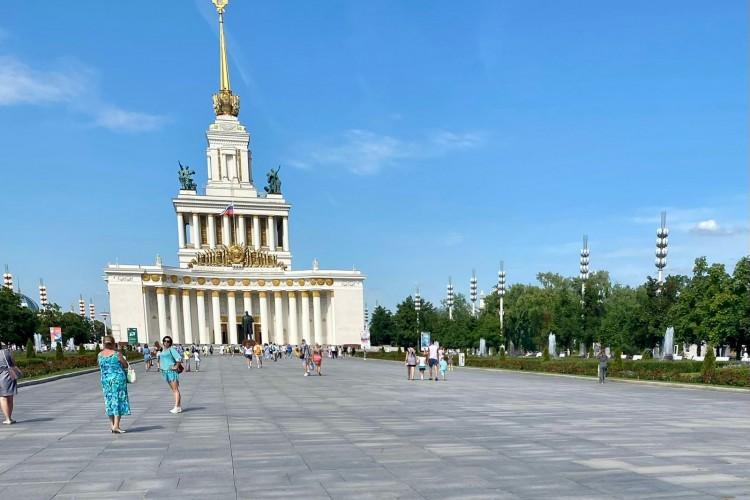 Путешествие в Москву: ВДНХ и Палеонтологический музей