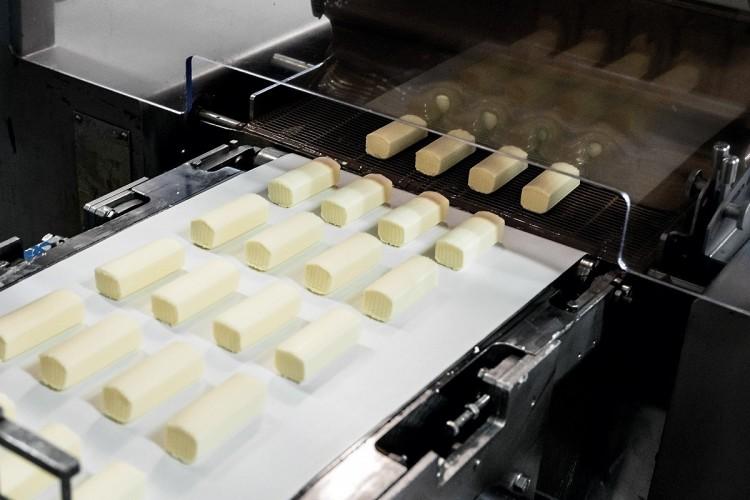 Свежесть с конвейера: молочные деликатесы