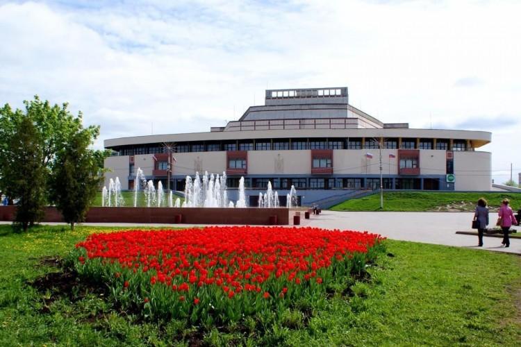 В драмтеатр на спектакль «Влюбленный Журден»