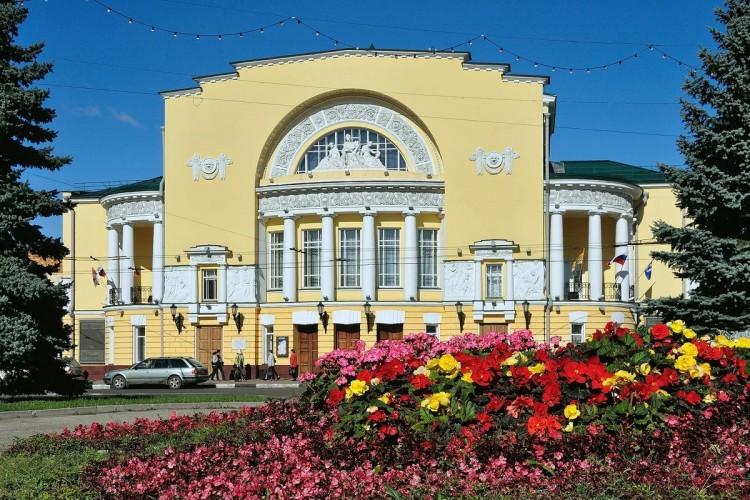 За кулисами театра
