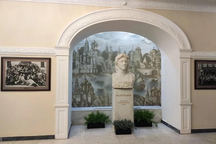За кулисами театра
