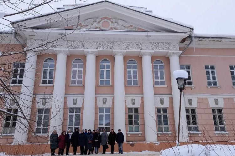 Город белых колонн