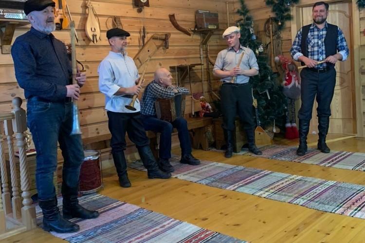 Поющие рожки и сказочная Кострома: за новогодним настроением!